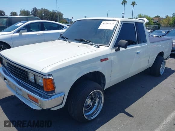 ✅ 1986 Nissan 720 • VIN: JN6ND06S6GW109456 • Lot: 42944828. Wystawiony na IAAI z przebiegiem 137 049 mil. Bezpłatny archiwum sprzedaży aukcyjnych z USA i szczegółowy raport historii pojazdu na DreamBid. Zdjęcie 17.