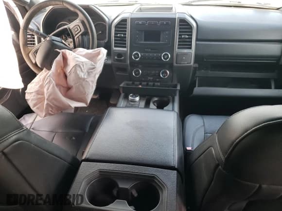 ✅ 2018 Ford Expedition XLT • VIN: 1FMJU1HT2JEA40304 • Lot: 57799405. Wystawiony na Copart z przebiegiem Nie podano. Bezpłatny archiwum sprzedaży aukcyjnych z USA i szczegółowy raport historii pojazdu na DreamBid. Zdjęcie 8.