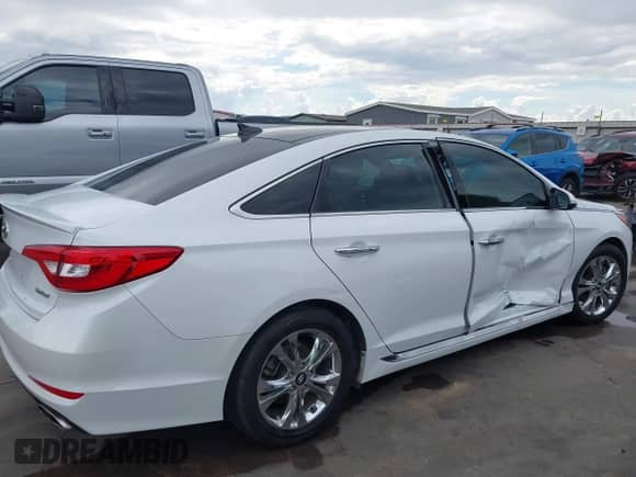 2015 Hyundai Sonata Sport с VIN 5NPE34AF5FH041663, выставлен на аукционе IAAI как лот 43394602 с пробегом 37 154 миль миль и . История ставок и продаж доступна на DreamBid. Изображение 17.