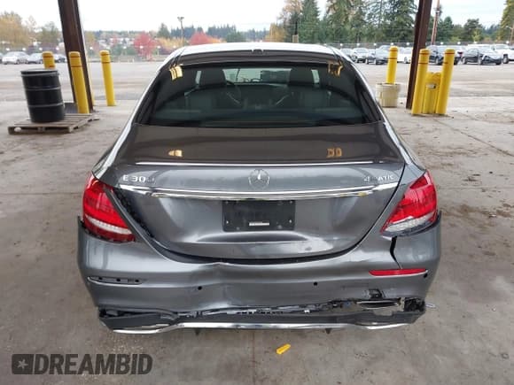 ✅ 2017 Mercedes-Benz E 300 Luxury • VIN: WDDZF4KBXHA194804 • Lot: 43566351. Listed on IAAI with 83,268 mi. Free auction sales archive from the USA and detailed vehicle history report at DreamBid. Image 16.