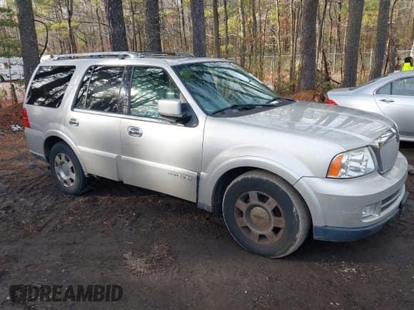 ✅ 2006 Lincoln Navigator Luxury • VIN: 5LMFU28556LJ28101 • Lot: 43888709. Listed on IAAI with 126,603 mi. Free auction sales archive from the USA and detailed vehicle history report at DreamBid. Image 1.