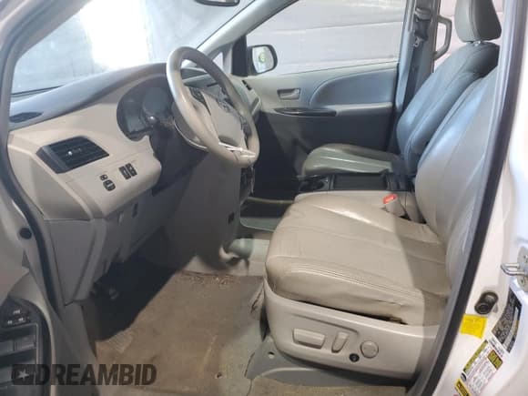 ✅ 2011 Toyota Sienna LE • VIN: 5TDJK3DC8BS025958 • Lot: 84597715. Wystawiony na Copart z przebiegiem 194 460 mil. Bezpłatny archiwum sprzedaży aukcyjnych z USA i szczegółowy raport historii pojazdu na DreamBid. Zdjęcie 7.
