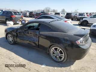 2008 Hyundai Tiburon GT z VIN KMHHN66F18U286993, wystawiony jako Copart lot #48743215 z przebiegiem 181 936 mil mil oraz Szkoda całkowita • Salvage title. Historia ofert i sprzedaży dostępna na DreamBid. Obrazek 2.