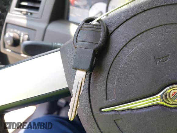 ✅ 2009 Chrysler 300 Touring • VIN: 2C3KA53V79H632047 • Lot: 43035107. Listed on IAAI with 191,655 mi. Free auction sales archive from the USA and detailed vehicle history report at DreamBid. Image 11.