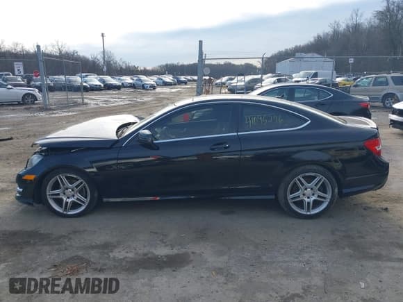 ✅ 2013 Mercedes-Benz C 250 • VIN: WDDGJ4HB2DG074824 • Lot: 41095296. Wystawiony na IAAI z przebiegiem 178 561 mil. Bezpłatny archiwum sprzedaży aukcyjnych z USA i szczegółowy raport historii pojazdu na DreamBid. Zdjęcie 14.