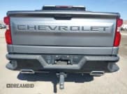 ✅ 2020 Chevrolet Silverado 1500 Custom Trail Boss • VIN: 1GCPYCEF2LZ183259 • Lot: 68073434. Wystawiony na Copart z przebiegiem 54 947 mil. Bezpłatny archiwum sprzedaży aukcyjnych z USA i szczegółowy raport historii pojazdu na DreamBid. Zdjęcie 6.