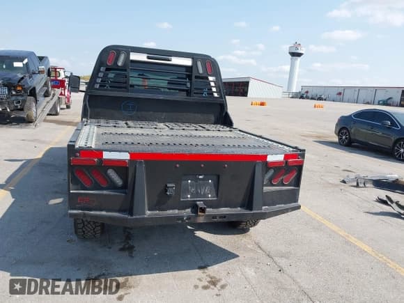 ✅ 2005 Chevrolet Silverado 2500HD Work Truck • VIN: 1GCHK23235F803038 • Lot: 43192366. Wystawiony na IAAI z przebiegiem 266 626 mil. Bezpłatny archiwum sprzedaży aukcyjnych z USA i szczegółowy raport historii pojazdu na DreamBid. Zdjęcie 17.