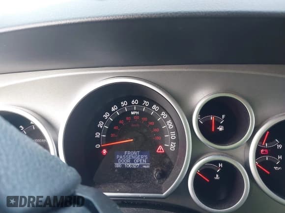 ✅ 2016 Toyota Sequoia Limited • VIN: 5TDJY5G1XGS127354 • Lot: 41291303. Wystawiony na IAAI z przebiegiem 106 327 mil. Bezpłatny archiwum sprzedaży aukcyjnych z USA i szczegółowy raport historii pojazdu na DreamBid. Zdjęcie 7.