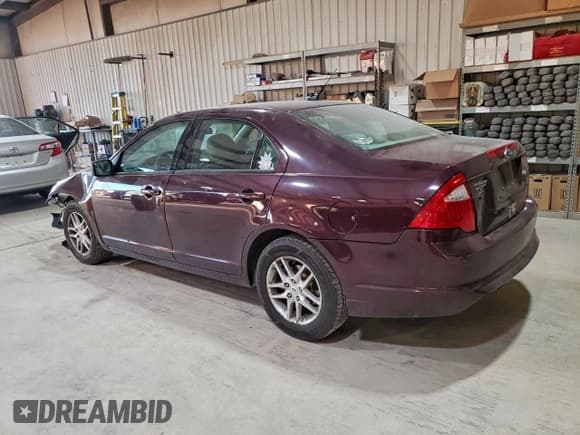 ✅ 2011 Ford Fusion S • VIN: 3FAHP0GAXBR260203 • Лот: 93601985. Опубликован ранее на Copart с пробегом 215 661 миль. Бесплатный доступ к архиву аукционных продаж из США и подробный отчёт об истории автомобиля на DreamBid. Изображение 2.