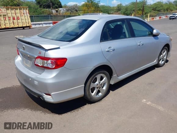 ✅ 2011 Toyota Corolla L • VIN: 2T1BU4EE9BC662709 • Lot: 43127637. Wystawiony na IAAI z przebiegiem 138 473 mil. Bezpłatny archiwum sprzedaży aukcyjnych z USA i szczegółowy raport historii pojazdu na DreamBid. Zdjęcie 4.