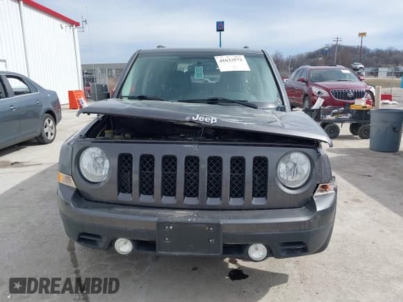 ✅ 2015 Jeep Patriot Latitude • VIN: 1C4NJPFA9FD413645 • Lot: 41633572. Wystawiony na IAAI z przebiegiem 118 766 mil. Bezpłatny archiwum sprzedaży aukcyjnych z USA i szczegółowy raport historii pojazdu na DreamBid. Zdjęcie 13.