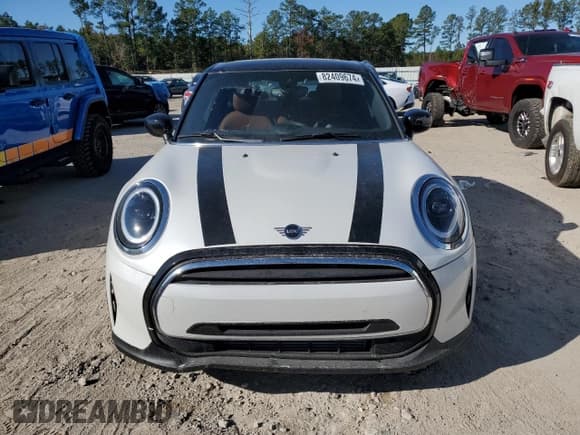 ✅ 2024 MINI Hardtop 4 Door Cooper • VIN: WMW33DK00R2U88843 • Lot: 82409674. Wystawiony na Copart z przebiegiem 6 701 mil. Bezpłatny archiwum sprzedaży aukcyjnych z USA i szczegółowy raport historii pojazdu na DreamBid. Zdjęcie 5.