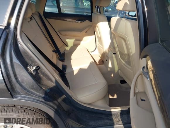 ✅ 2014 BMW X1 xDrive28i • VIN: WBAVL1C59EVY17503 • Lot: 43170124. Wystawiony na IAAI z przebiegiem 183 823 mil. Bezpłatny archiwum sprzedaży aukcyjnych z USA i szczegółowy raport historii pojazdu na DreamBid. Zdjęcie 8.