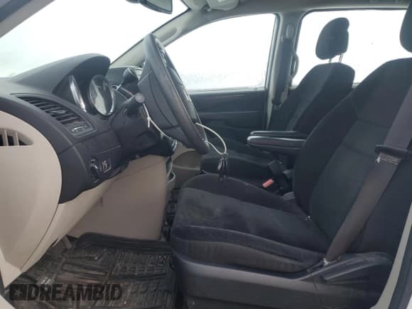 ✅ 2019 Dodge Grand Caravan SE • VIN: 2C4RDGBG7KR806747 • Lot: 82682525. Wystawiony na Copart z przebiegiem 133 006 mil. Bezpłatny archiwum sprzedaży aukcyjnych z USA i szczegółowy raport historii pojazdu na DreamBid. Zdjęcie 7.