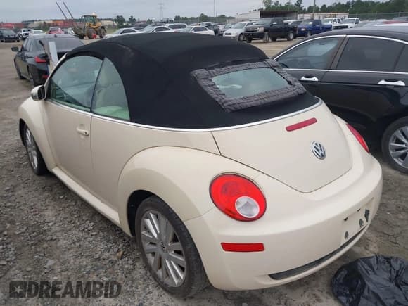 ✅ 2008 Volkswagen Beetle SE • VIN: 3VWRF31Y38M404217 • Lot: 43150540. Listed on IAAI with 111,196 mi. Free auction sales archive from the USA and detailed vehicle history report at DreamBid. Image 3.