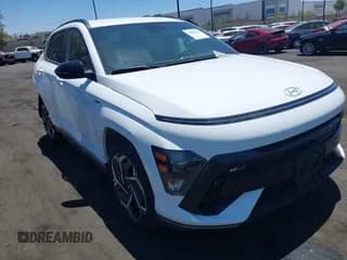 ✅ 2025 Hyundai Kona N Line S • VIN: KM8HBCA35SU199643 • Лот: 42682810. Опубликован ранее на IAAI с пробегом 6 441 миль. Бесплатный доступ к архиву аукционных продаж из США и подробный отчёт об истории автомобиля на DreamBid. Изображение 1.