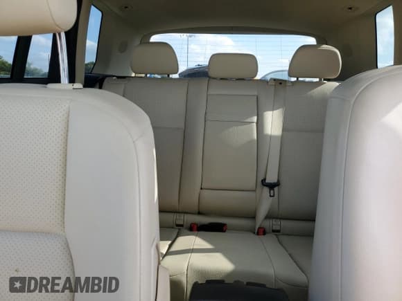 ✅ 2014 Mercedes-Benz GLK 350 • VIN: WDCGG5HB4EG309962 • Lot: 89862325. Wystawiony na Copart z przebiegiem 50 933 mil. Bezpłatny archiwum sprzedaży aukcyjnych z USA i szczegółowy raport historii pojazdu na DreamBid. Zdjęcie 10.