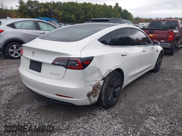 ✅ 2019 Tesla Model 3 Long Range • VIN: 5YJ3E1EB3KF388196 • Lot: 43446457. Wystawiony na IAAI z przebiegiem 47 860 mil. Bezpłatny archiwum sprzedaży aukcyjnych z USA i szczegółowy raport historii pojazdu na DreamBid. Zdjęcie 4.