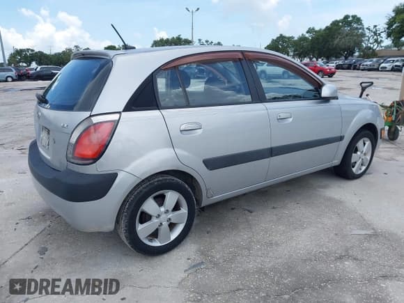 ✅ 2009 Kia Rio LX • VIN: KNADE243296494615 • Лот: 42684386. Опубликован ранее на IAAI с пробегом 162 379 миль. Бесплатный доступ к архиву аукционных продаж из США и подробный отчёт об истории автомобиля на DreamBid. Изображение 4.