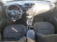 ✅ 2016 Kia Soul + • VIN: KNDJP3A52G7393965 • Lot: 90383395. Wystawiony na Copart z przebiegiem 58 587 mil. Bezpłatny archiwum sprzedaży aukcyjnych z USA i szczegółowy raport historii pojazdu na DreamBid. Zdjęcie 8.