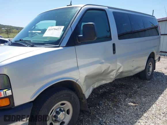 2014 Chevrolet Express Passenger LT с VIN 1GNWGRFG2E1145158, выставлен на аукционе IAAI как лот 41978427 с пробегом 185 336 миль миль и . История ставок и продаж доступна на DreamBid. Изображение 6.