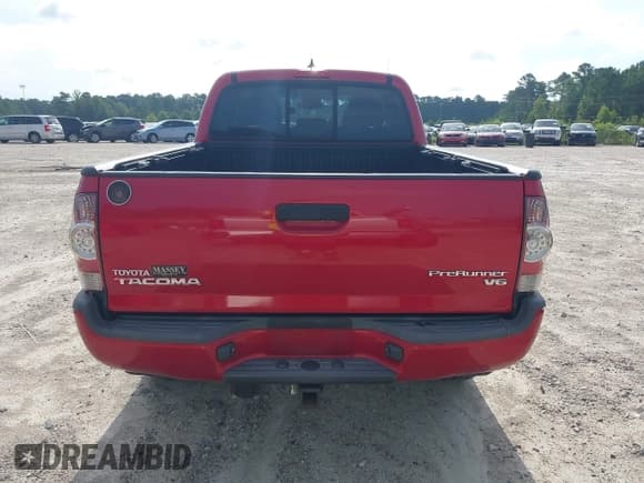 ✅ 2015 Toyota Tacoma PreRunner • VIN: 5TFKU4HN5FX006820 • Lot: 42647115. Listed on IAAI with 197,681 mi. Free auction sales archive from the USA and detailed vehicle history report at DreamBid. Image 16.
