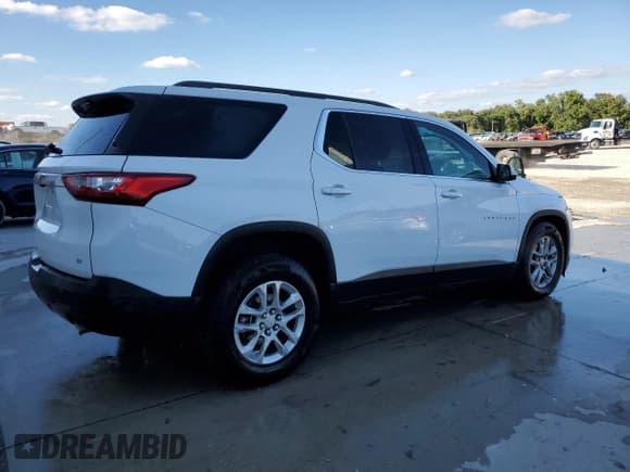 ✅ 2020 Chevrolet Traverse LT Cloth • VIN: 1GNERGKW7LJ319617 • Lot: 84260345. Wystawiony na Copart z przebiegiem 72 214 mil. Bezpłatny archiwum sprzedaży aukcyjnych z USA i szczegółowy raport historii pojazdu na DreamBid. Zdjęcie 3.