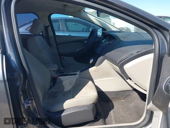 ✅ 2016 Ford Focus SE • VIN: 1FADP3F23GL404593 • Lot: 43803058. Wystawiony na IAAI z przebiegiem 97 707 mil. Bezpłatny archiwum sprzedaży aukcyjnych z USA i szczegółowy raport historii pojazdu na DreamBid. Zdjęcie 5.