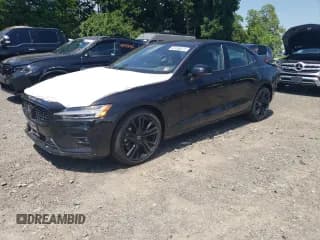 ✅ 2023 Volvo S60 • VIN: 7JRL12FT9PG252145 • Lot: 62458074. Wystawiony na Copart z przebiegiem 16 mil. Bezpłatny archiwum sprzedaży aukcyjnych z USA i szczegółowy raport historii pojazdu na DreamBid. Zdjęcie 1.