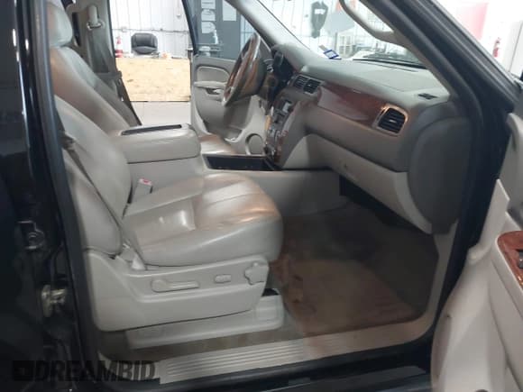 ✅ 2014 Chevrolet Tahoe LT • VIN: 1GNSCBE07ER249202 • Lot: 42546283. Listed on IAAI with 124,538 mi. Free auction sales archive from the USA and detailed vehicle history report at DreamBid. Image 5.