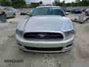2014 Ford Mustang V6 z VIN 1ZVBP8AM9E5253703, wystawiony jako Copart lot #86166665 z przebiegiem 139 131 mil mil oraz Szkoda całkowita • Salvage title. Historia ofert i sprzedaży dostępna na DreamBid. Obrazek 5.
