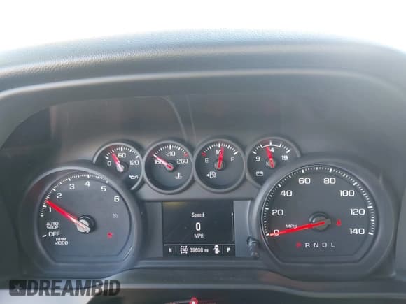 ✅ 2022 Chevrolet Silverado 1500 Custom • VIN: 1GCPYBEK8NZ226769 • Lot: 43565241. Wystawiony na IAAI z przebiegiem 39 608 mil. Bezpłatny archiwum sprzedaży aukcyjnych z USA i szczegółowy raport historii pojazdu na DreamBid. Zdjęcie 7.