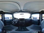 ✅ 2010 Jeep Wrangler Unlimited Sahara • VIN: 1J4BA5H13AL225975 • Lot: 43611078. Wystawiony na IAAI z przebiegiem 166 898 mil. Bezpłatny archiwum sprzedaży aukcyjnych z USA i szczegółowy raport historii pojazdu na DreamBid. Zdjęcie 22.