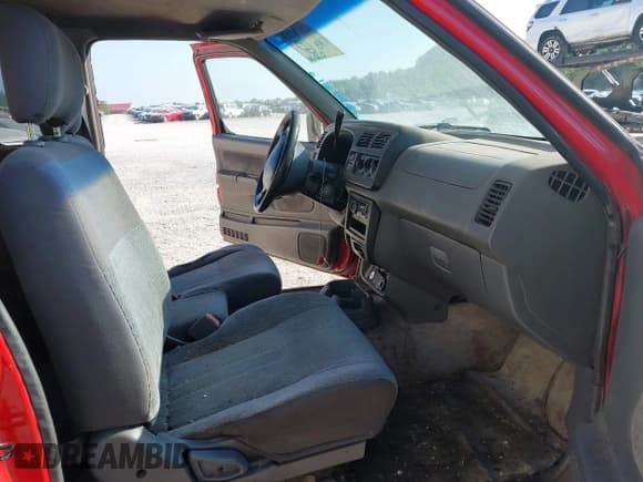 ✅ 2000 Nissan Frontier XE • VIN: 1N6DD26S4YC389730 • Lot: 42810213. Listed on IAAI with 347,534 mi. Free auction sales archive from the USA and detailed vehicle history report at DreamBid. Image 5.