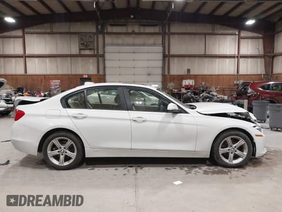 ✅ 2014 BMW 3 Series 328i xDrive • VIN: WBA3B5C54EP542693 • Лот: 43661143. Опубликован ранее на IAAI с пробегом 137 501 миль. Бесплатный доступ к архиву аукционных продаж из США и подробный отчёт об истории автомобиля на DreamBid. Изображение 13.