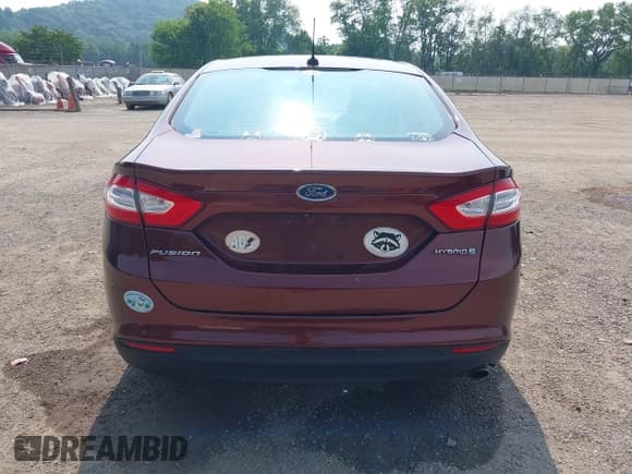 ✅ 2016 Ford Fusion S Hybrid • VIN: 3FA6P0UU7GR405548 • Лот: 42431290. Опубликован ранее на IAAI с пробегом 120 263 миль. Бесплатный доступ к архиву аукционных продаж из США и подробный отчёт об истории автомобиля на DreamBid. Изображение 16.