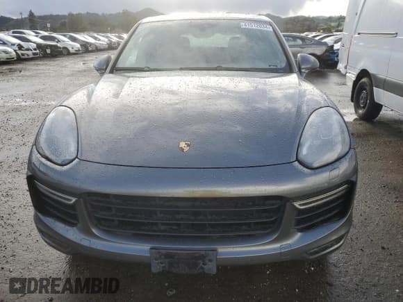 ✅ 2016 Porsche Cayenne Turbo • VIN: WP1AC2A23GLA89044 • Lot: 41512034. Wystawiony na Copart z przebiegiem 27 937 mil. Bezpłatny archiwum sprzedaży aukcyjnych z USA i szczegółowy raport historii pojazdu na DreamBid. Zdjęcie 5.