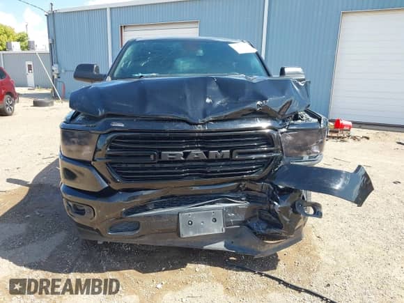 2019 Ram 1500 Big Horn z VIN 1C6SRFFT9KN546621, wystawiony jako IAAI lot #42806358 z przebiegiem 100 930 mil mil oraz . Historia ofert i sprzedaży dostępna na DreamBid. Obrazek 12.