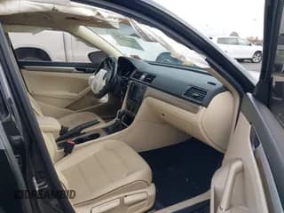 ✅ 2016 Volkswagen Passat SE • VIN: 1VWBT7A35GC032529 • Lot: 43559935. Wystawiony na IAAI z przebiegiem 99 824 mil. Bezpłatny archiwum sprzedaży aukcyjnych z USA i szczegółowy raport historii pojazdu na DreamBid. Zdjęcie 5.