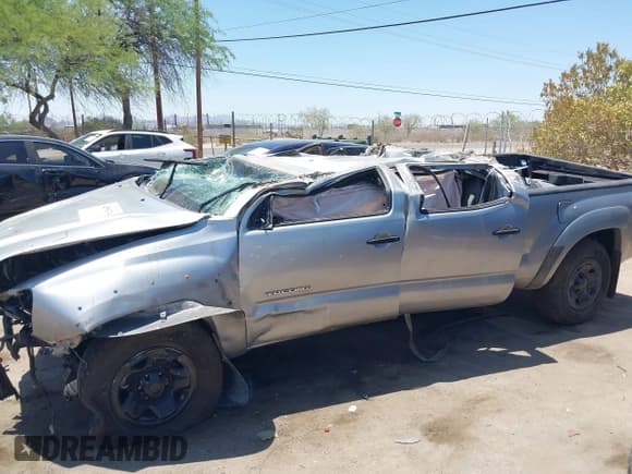 ✅ 2015 Toyota Tacoma PreRunner • VIN: 5TFKU4HNXFX005985 • Lot: 42583474. Listed on IAAI with 160,000 mi. Free auction sales archive from the USA and detailed vehicle history report at DreamBid. Image 14.