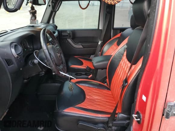✅ 2018 Jeep Wrangler Unlimited Sport S • VIN: 1C4HJWDG2JL920979 • Lot: 82116453. Wystawiony na Copart z przebiegiem 71 177 mil. Bezpłatny archiwum sprzedaży aukcyjnych z USA i szczegółowy raport historii pojazdu na DreamBid. Zdjęcie 7.