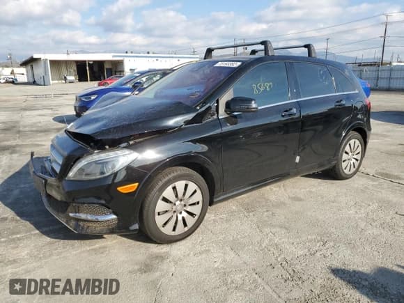 ✅ 2015 Mercedes-Benz B Electric Drive • VIN: WDDVP9AB6FJ004293 • Лот: 73193382. Опубликован ранее на Copart с пробегом 85 689 миль. Бесплатный доступ к архиву аукционных продаж из США и подробный отчёт об истории автомобиля на DreamBid. Изображение 1.