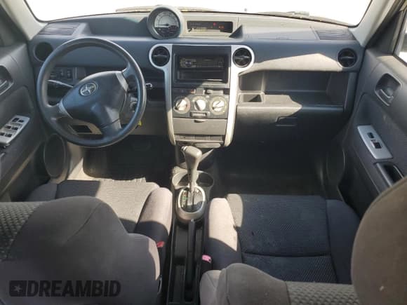 ✅ 2004 Scion xB • VIN: JTLKT324940142715 • Лот: 70875135. Опубликован ранее на Copart с пробегом 323 005 миль. Бесплатный доступ к архиву аукционных продаж из США и подробный отчёт об истории автомобиля на DreamBid. Изображение 8.