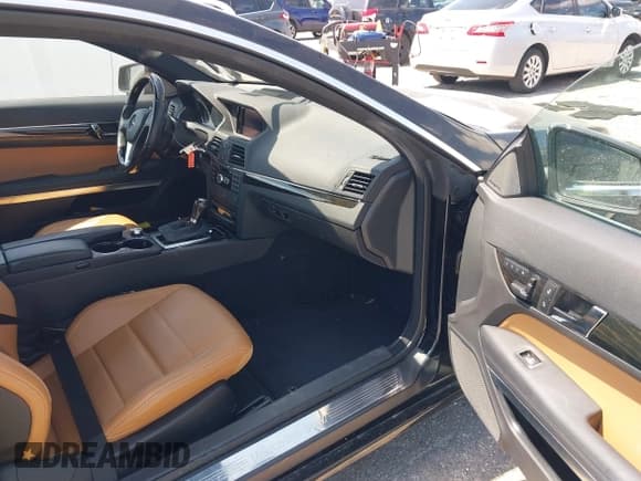 ✅ 2013 Mercedes-Benz E 350 • VIN: WDDKJ5KB1DF212769 • Lot: 42064928. Wystawiony na IAAI z przebiegiem 62 500 mil. Bezpłatny archiwum sprzedaży aukcyjnych z USA i szczegółowy raport historii pojazdu na DreamBid. Zdjęcie 5.