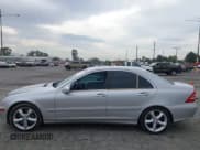 ✅ 2004 Mercedes-Benz C 230 Kompressor • VIN: WDBRF40J14A640366 • Lot: 43635106. Wystawiony na IAAI z przebiegiem 177 263 mil. Bezpłatny archiwum sprzedaży aukcyjnych z USA i szczegółowy raport historii pojazdu na DreamBid. Zdjęcie 15.