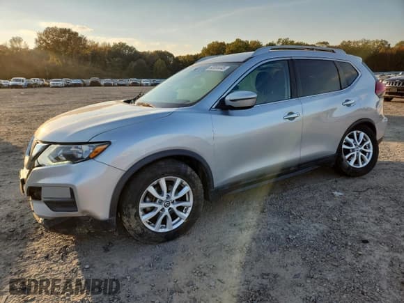 ✅ 2017 Nissan Rogue SV • VIN: 5N1AT2MV1HC852490 • Лот: 92004445. Опубликован ранее на Copart с пробегом 134 229 миль. Бесплатный доступ к архиву аукционных продаж из США и подробный отчёт об истории автомобиля на DreamBid. Изображение 1.