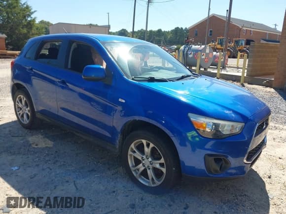 ✅ 2015 Mitsubishi Outlander ES • VIN: 4A4AP3AU9FE005334 • Lot: 43178064. Listed on IAAI with 141,825 mi. Free auction sales archive from the USA and detailed vehicle history report at DreamBid. Image 1.
