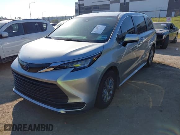 ✅ 2022 Toyota Sienna LE • VIN: 5TDKRKEC7NS098087 • Lot: 43475073. Listed on IAAI with 40,126 mi. Free auction sales archive from the USA and detailed vehicle history report at DreamBid. Image 17.
