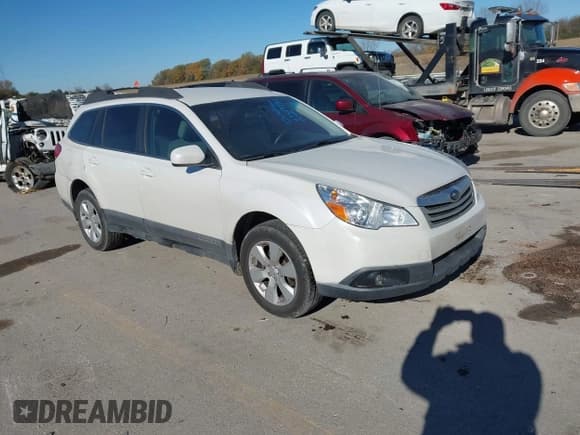 ✅ 2010 Subaru Outback • VIN: 4S4BRCFC7A3318730 • Lot: 43614982. Wystawiony na IAAI z przebiegiem 221 598 mil. Bezpłatny archiwum sprzedaży aukcyjnych z USA i szczegółowy raport historii pojazdu na DreamBid. Zdjęcie 1.