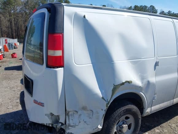 ✅ 2005 GMC Savana Cargo • VIN: 1GTFG15X451230398 • Лот: 41666945. Опубликован ранее на IAAI с пробегом 251 720 миль. Бесплатный доступ к архиву аукционных продаж из США и подробный отчёт об истории автомобиля на DreamBid. Изображение 6.